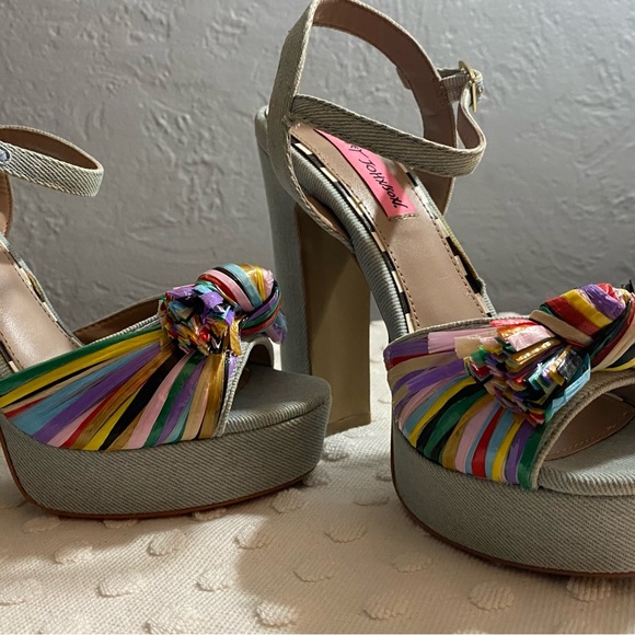 Betsey Johnson Mandy platform sandal  ($20.00 IS THE FINAL PRICE) - Picture 14 of 14